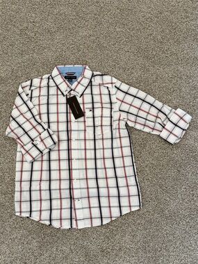 Tommy Hilfiger long sleeve collared dress shirt 👔